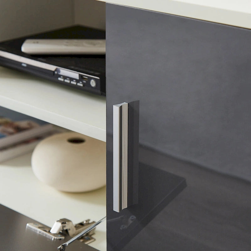 Meuble TV gris de 62,99 po avec lumières DEL, armoires et étagères ouvertes pour téléviseurs jusqu'à 65 po