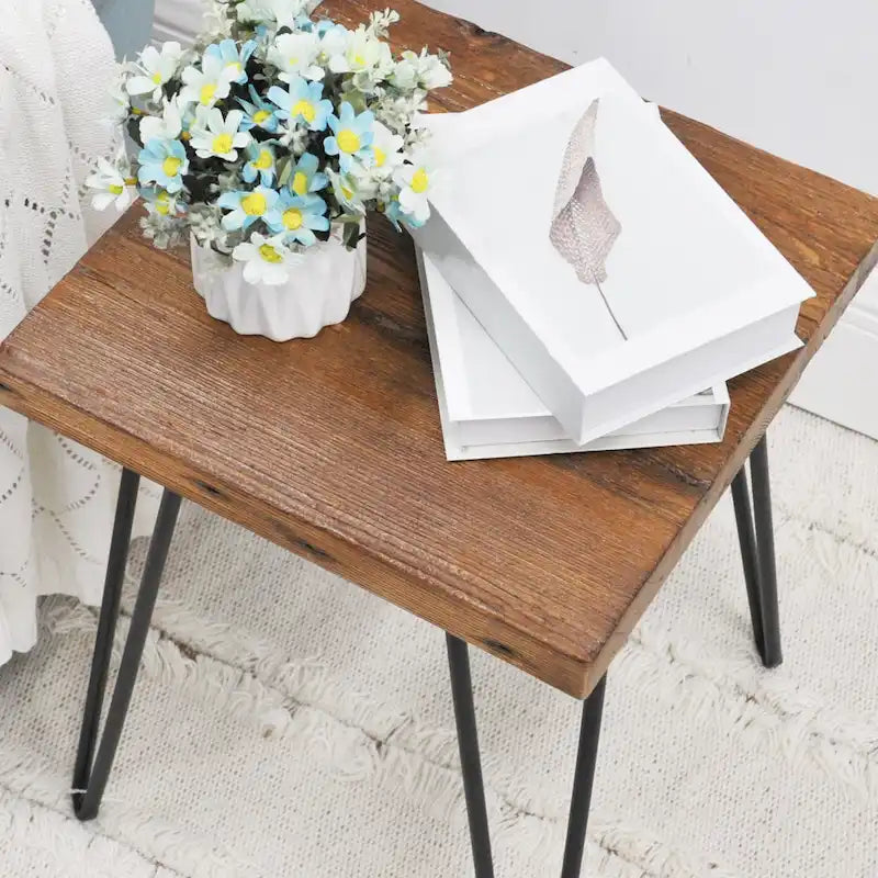 Table d'appoint en bois avec pieds en fer