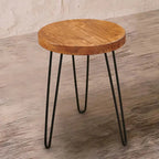Table d'appoint en bois avec pieds en fer